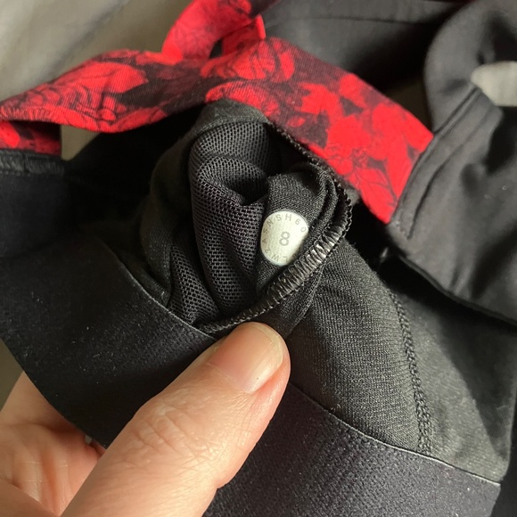 Lululemon Train Times Crop 21" CarmineTrue Red Black Floral Leggings Size 4 - Picture 6 of 6